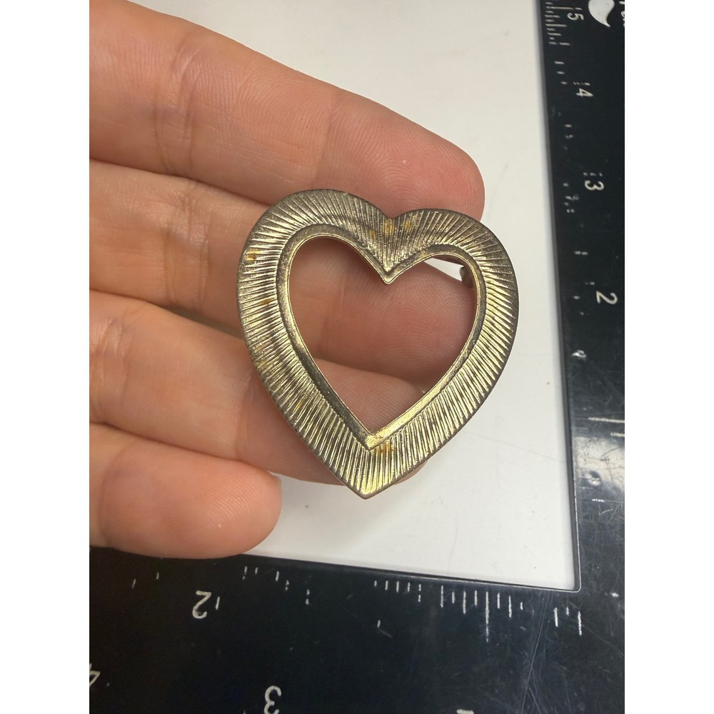 Gold Tone Textured Open Heart Brooch Pin Etched Sunburst Design